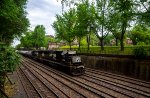 NS 6331 leads yard job through Allegheny Commons Park